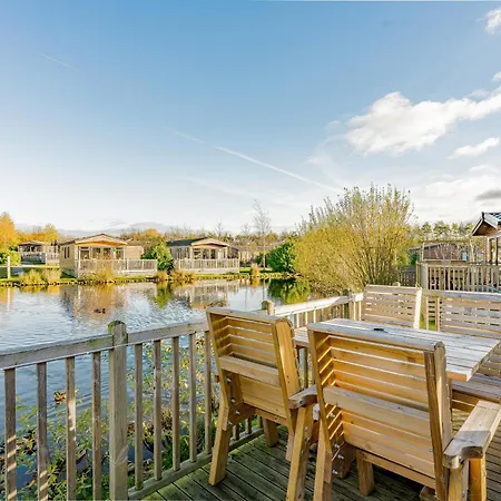 Landal Woodland Lakes منتزه العطل *