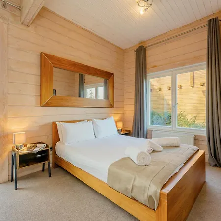 Landal Woodland Lakes Village de vacances *