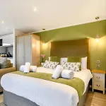 假日公园 Landal Woodland Lakes *